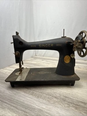 Máquina de coser Singer vintage 127 manivela 1940 MFG fecha serie AF649121 como está Foto 1 de 4