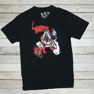 Camiseta Volcom masculina tamanho M preta com gráficos vermelhos - Imagem 1 de 4
