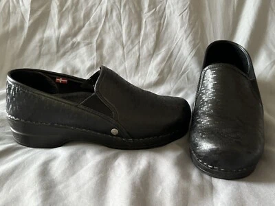 Sanita Professional Clogs Pixel Pattern Leather Black Womens 39 7.5-8 EXC Emboss - Image 1 of 4