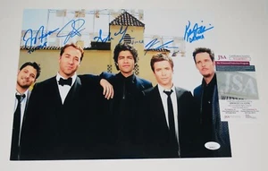 ENTOURAGE AUTOGRAPHED 11x14 PHOTO (JSA) - Piven, Connolly, Dillon, Grenier, etc. - Picture 1 of 2
