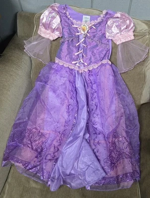 Disney Store Enredado Rapunzel Púrpura Vestido Disfraz Talla 5/6 Niñas Halloween Foto 1 de 3
