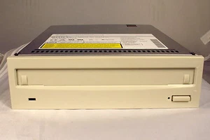 Unidad MO SCSI interna Plasmon MOD520i 5,2 GB con bisel NUEVO - Imagen 1 de 4