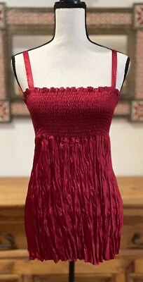 Forever 21 Dk. de colección Top rojo satinado plisado con tiras nuevo talla S Foto 1 de 4