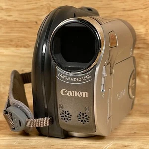 Canon DC320 Black/Silver 7.4-V 2.7" LCD Display 2000x Digital Zoom DVD Camcorder - Picture 1 of 6
