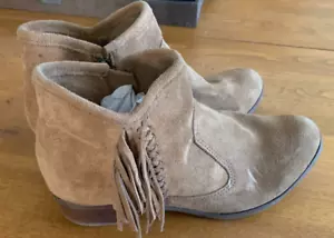 Wonen's size 8.5 Minnetonka leather upper short boots with fringe lightly used - Picture 1 of 5