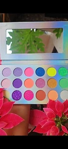 18 Colors Eyeshadow Palette Colorful Makeup Glow In The Dark - Picture 1 of 4