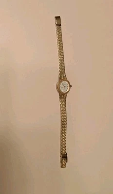 Relógio de pulso feminino Walthem quartzo ouro imitação pequeno delicado. Ouro - Imagem 1 de 4