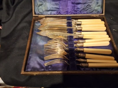 2 sets vintage cutlery (see details) - Image 1 of 4