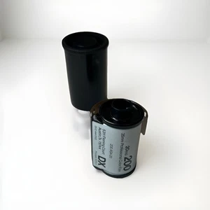 Signature Color 35mm Film Speed 200 W/ 20 Exposures Unused Old Stock 35mm Film - Picture 1 of 4