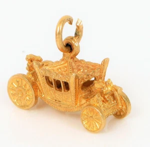 VTG BEAUTIFUL 9K 375 YELLOW GOLD CINDERELLA CARRIAGE STAGE COACH CHARM 2 GRAM ! - Picture 1 of 2