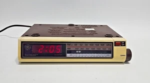 Radio AM/FM Spacemaker GE de colección con reloj 7-4212, bajo armario para cocina - Imagen 1 de 6