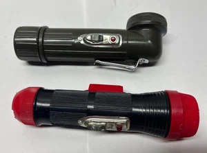 Zwei Vintage Taschenlampen Esche Blitz schwarz rot grün - Bild 1 von 14