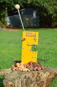 World Best Black Walnut Nut Cracker - Grandpa's Goody Getter - Picture 1 of 6