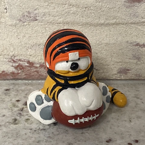 VINTAGE 1983 Cincinnati Bengals Cincy NFL PVC Huddles MASCOT Figure Tudor Games Cover