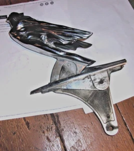 1940-41 Cadillac Hood ornament w/Hood latch mounting section Museum Quality orig - Foto 1 di 13