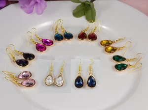 SMALL TEAR DROP GOLD TONE FACETED ACRYLIC CRYSTAL EARRINGS PARTY WEDDING - Picture 1 of 10