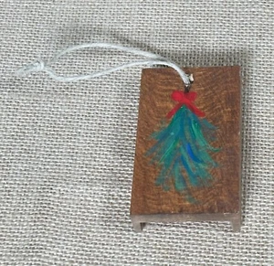 Albero di Natale in legno dipinto a mano pini di campagna decorazione casetta nucleo casale - Foto 1 di 3