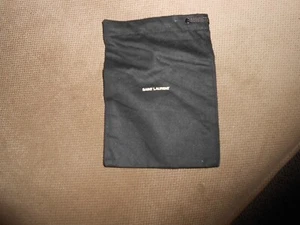 SAINT LAURENT Petit sac à poussière noir logo cordon 7 par 5 - Photo 1/2
