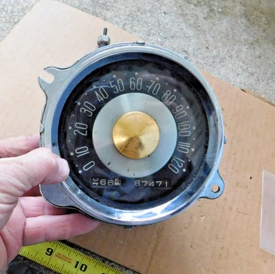 VELOCÍMETRO PARA COCHES CHRYSLER 1954 CALIBRE 54 FUNCIONA PERO NECESITA AGUJA NUEVA Foto 1 de 4