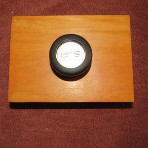 MAC Sunday Best Frost Shimmer Eyeshadow Original Classic Rare DISC - Picture 1 of 3