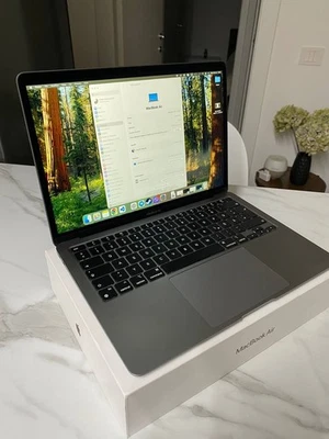 Apple MacBook Air 13,3" (256GB SSD, Apple M1, 8GB)  Grigio Siderale  - Immagine 1 di 4