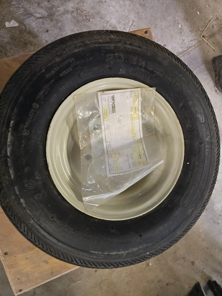 Rueda y neumático de repuesto de madera #38298 20,5" x 8,00" x 10" Foto 1 de 3