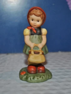 Sujetador de colección Goebel Berta Hummel 1996 momento orgulloso 15 colegiala con mochila Tailandia - Imagen 1 de 5