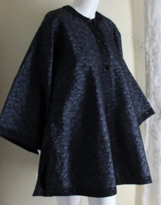 INCREÍBLE NUEVA CON ETIQUETAS Chaqueta China Kimono Eskandar O/S Azul Marino Negra Lana Seda Floral Rica Foto 1 de 4