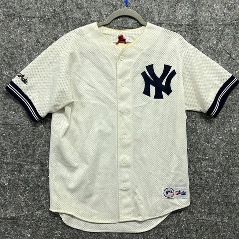 VTG Majestic Jersey Men M White Yankees Baseball Sports Short Sleeve Made in USA Cover