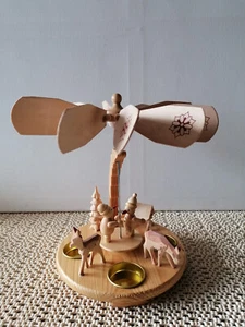 Pyramide von Mario Schweda H: 23 mit Rehen, Winterkindern.Futterkrippe,Baum - Picture 1 of 7