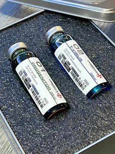 Paquete doble lata de exhibición - Resident Evil Virus / laboratorio de patógenos muestra vial utilería - Imagen 1 de 11