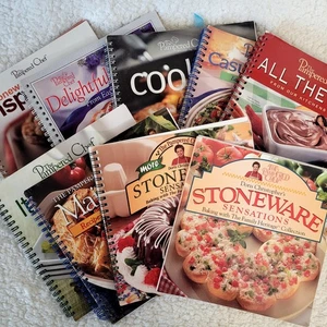 The Pampered Chef Cook Books - Lot of 9 - Main Dish, Stoneware Sensations, More - Imagen 1 de 11
