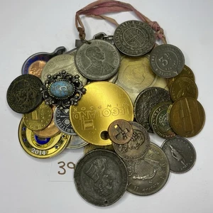 482g-MIXED TOKENS, MEDALS & COINS-UNSORTED & UNRESEARCHED COMBINE POST ONLY UK - Picture 1 of 3