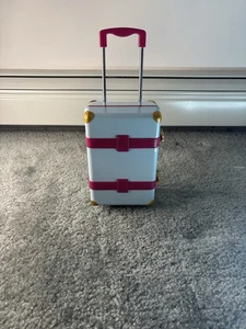 American Girl Puppe Travel in Style Gepäck im Ruhestand 2017 blau Rollkoffer - Bild 1 von 7