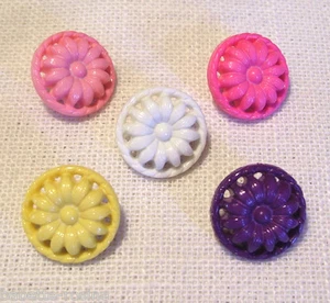 LOT de 5 BOUTONS FLEUR SOLEIL TOURNESOL ** 15 mm ** coloris au choix - B10 - Picture 1 of 7