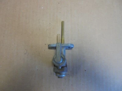 Kawasaki KD125 1979 OEM Petcock Foto 1 de 4
