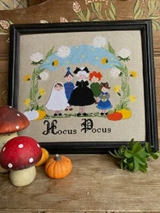 Hocus Pocus~Lilli Violette - Picture 1 of 1