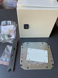 Eldon MAS0252515R5 Wall Mount Enclosure with Lock 250x250x155mm - Picture 1 of 3