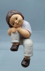 Goebel Figur Nina Marco Limpke Junge auf Kante sitzend Porzellan sehr gut - Bild 1 von 7