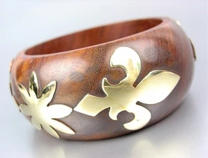 WUNDERSCHÖNER natürlicher brauner Holz Messing Fleur de Lis Overlay Armreif Armband - Bild 1 von 4