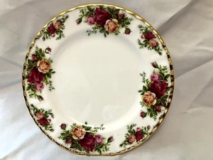 ROYAL ALBERT OLD COUNTRY ROSES SALAD PLATE 8 1/8"  ENGLAND NEW - Picture 1 of 3