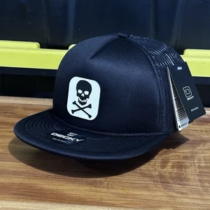 Truckermütze Skull & Crossbones schwarz Druckknopflasche - Bild 1 von 4