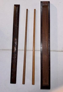 Essstäbchen aus Naturholz in geschnitzter Essstäbchenbox 22m - Bild 1 von 3