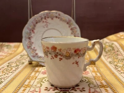 Taza blanca floral Espresso Demitasse con platillo vintage Foto 1 de 4