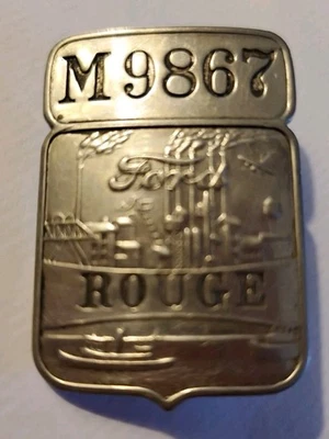 INSIGNIA DE EMPLEADO FORD VINTAGE, PLANTA DE MONTAJE ROUGE DEARBORN, NÚMERO M9867 Foto 1 de 3