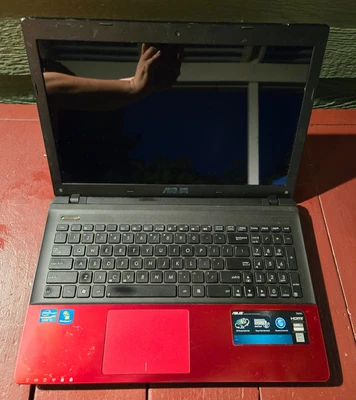 ¡Laptop Asus A55A! ¡Color rojo fresco! Estado sin probar Foto 1 de 3