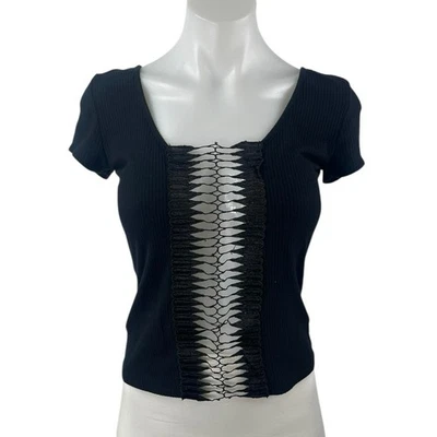 Top corto Emma & Sam para mujer negro tejido acanalado recorte delantero abierto espalda manga corta M Foto 1 de 4