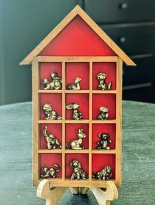 10 VTG PEWTER ANIMAL FIGURINES - CATS DOG BEAR MOUSE ELEPHANT ETC IN SHADOWBOX - Picture 1 of 11