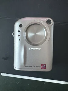 Fujifilm FinePix F Series F601 Zoom 3.1MP Digital Camera -silver Read Desc - Picture 1 of 18