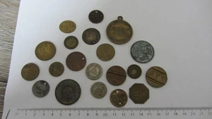 Lot de 20 Médailles & Jetons Divers ! - Picture 1 of 18